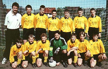 Die C-Junioren 1998/99 mit ihrem Trainer Burghard Klawitter